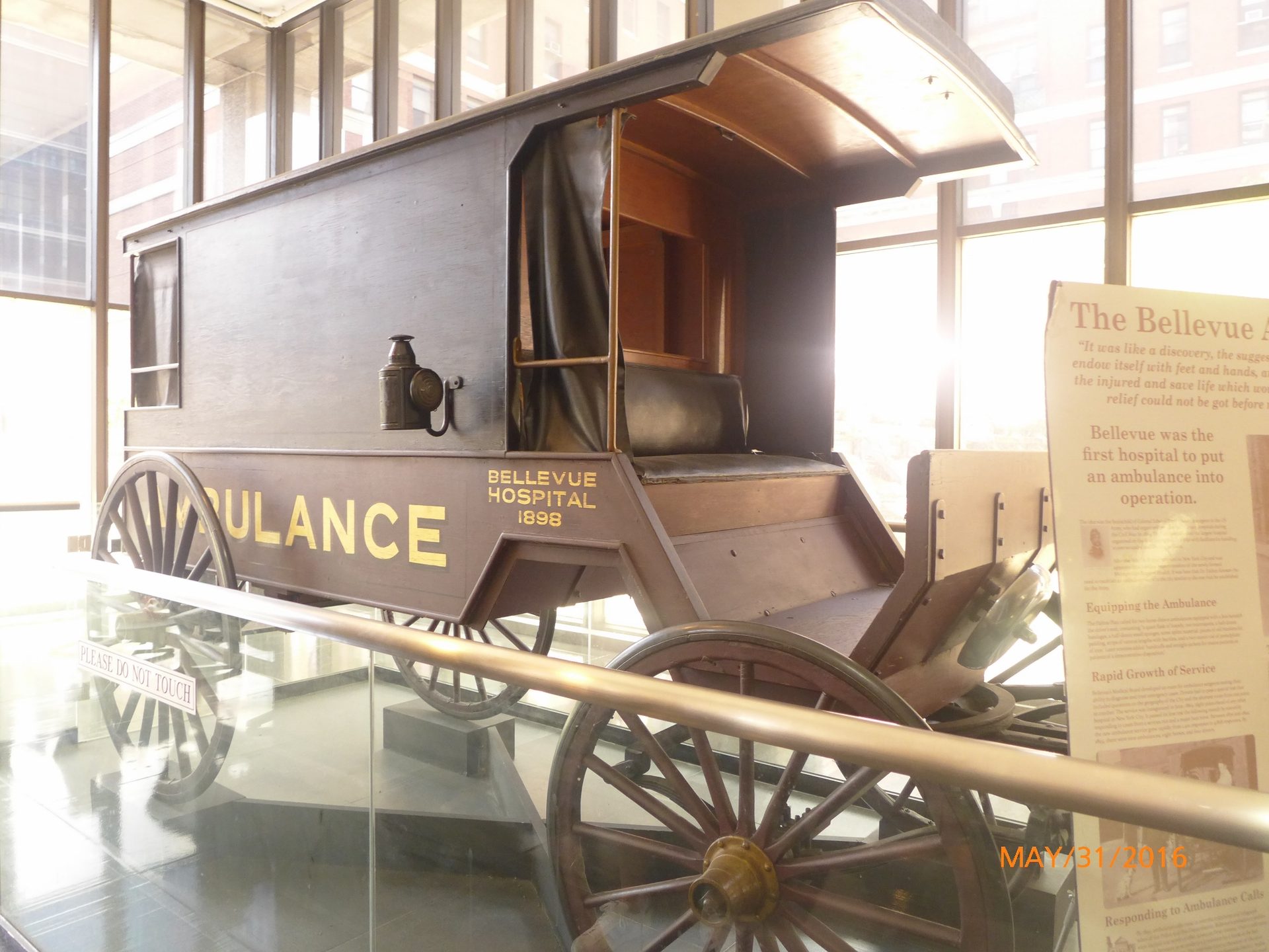 The Bellevue Ambulance, Bellevue Hospital, New York (by Francesca Grimaldi and Claudia Canino) - 01.jpg